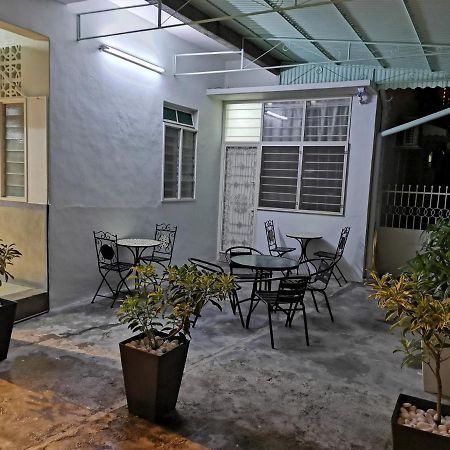 G Fortune Guest House Victoria Green Джордж Таун Екстериор снимка