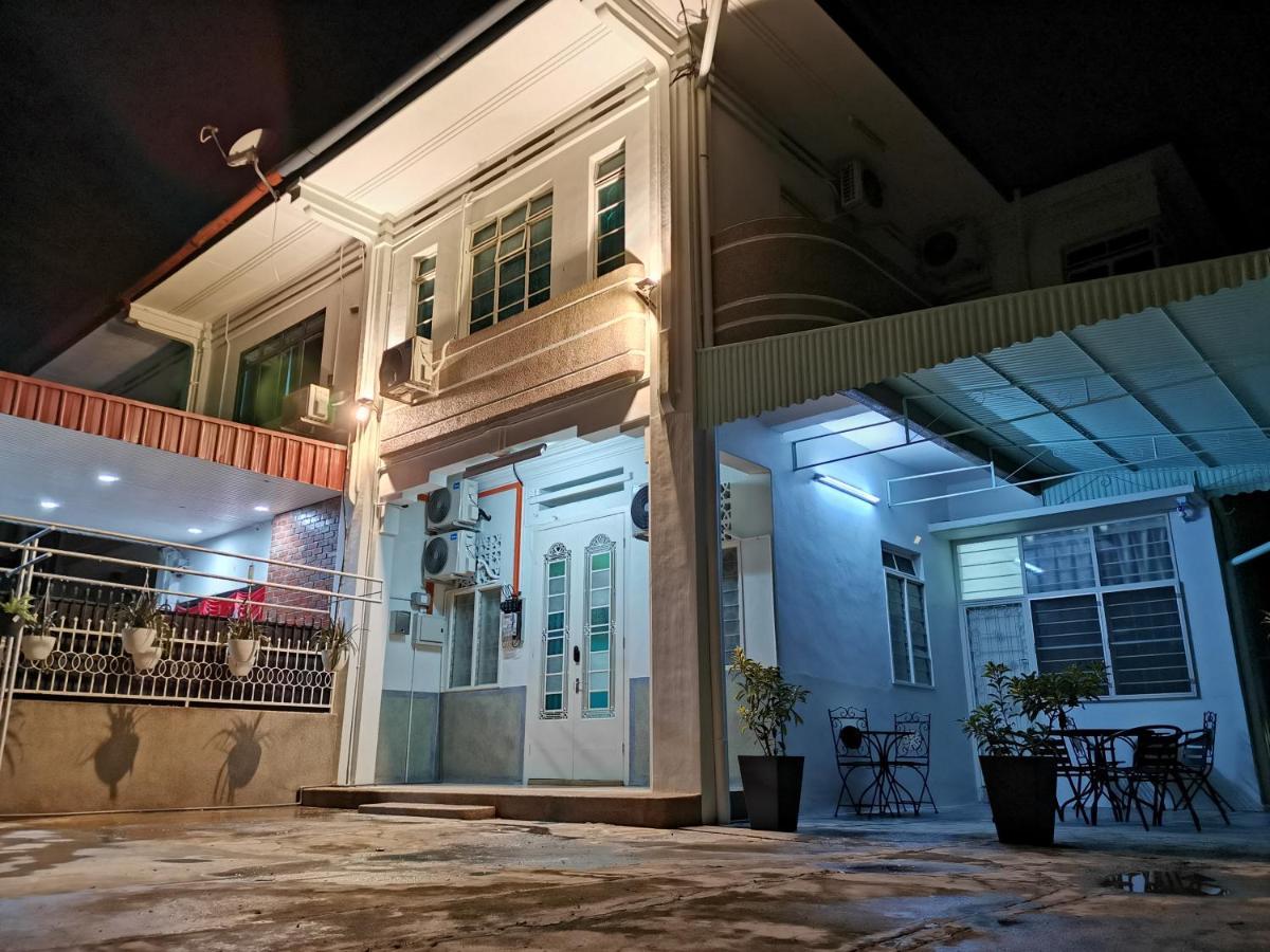 G Fortune Guest House Victoria Green Джордж Таун Екстериор снимка