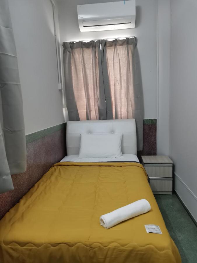G Fortune Guest House Victoria Green Джордж Таун Екстериор снимка