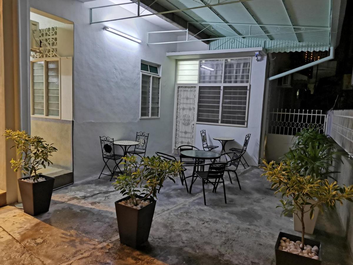 G Fortune Guest House Victoria Green Джордж Таун Екстериор снимка