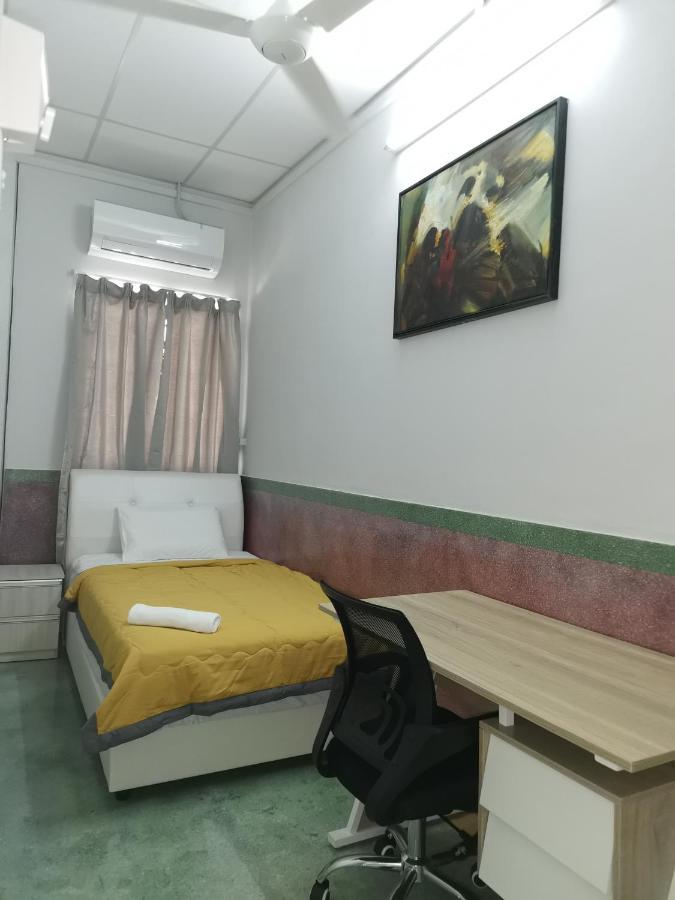 G Fortune Guest House Victoria Green Джордж Таун Екстериор снимка