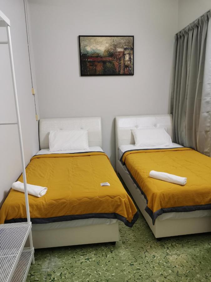 G Fortune Guest House Victoria Green Джордж Таун Екстериор снимка