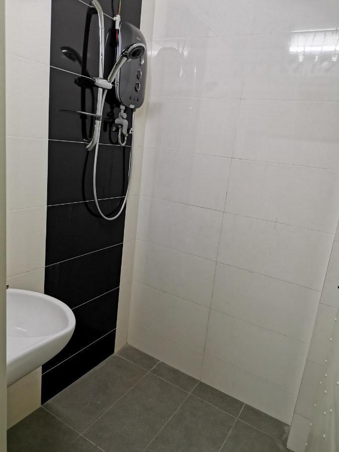 G Fortune Guest House Victoria Green Джордж Таун Екстериор снимка