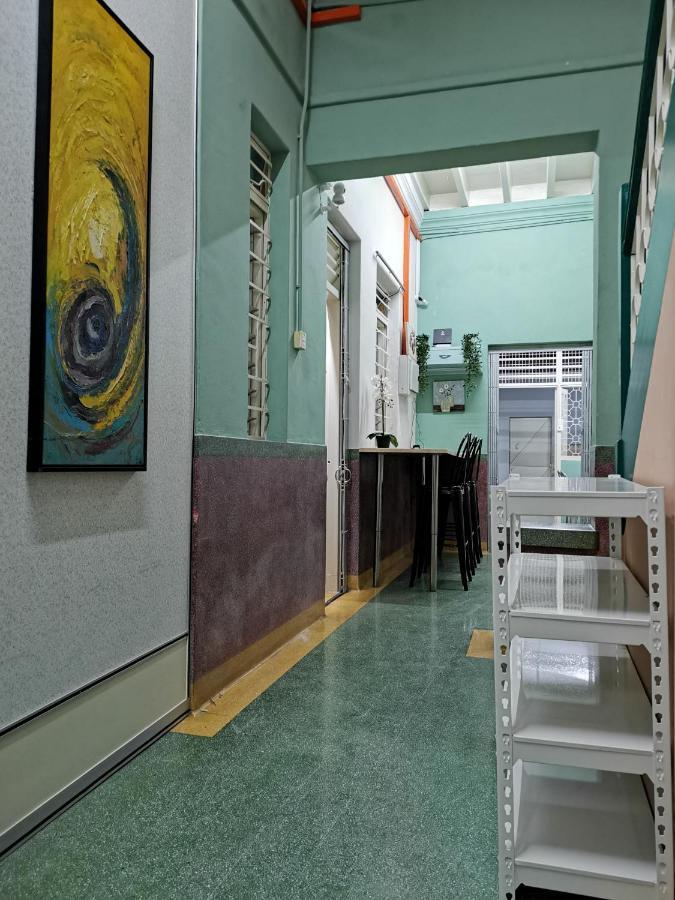 G Fortune Guest House Victoria Green Джордж Таун Екстериор снимка
